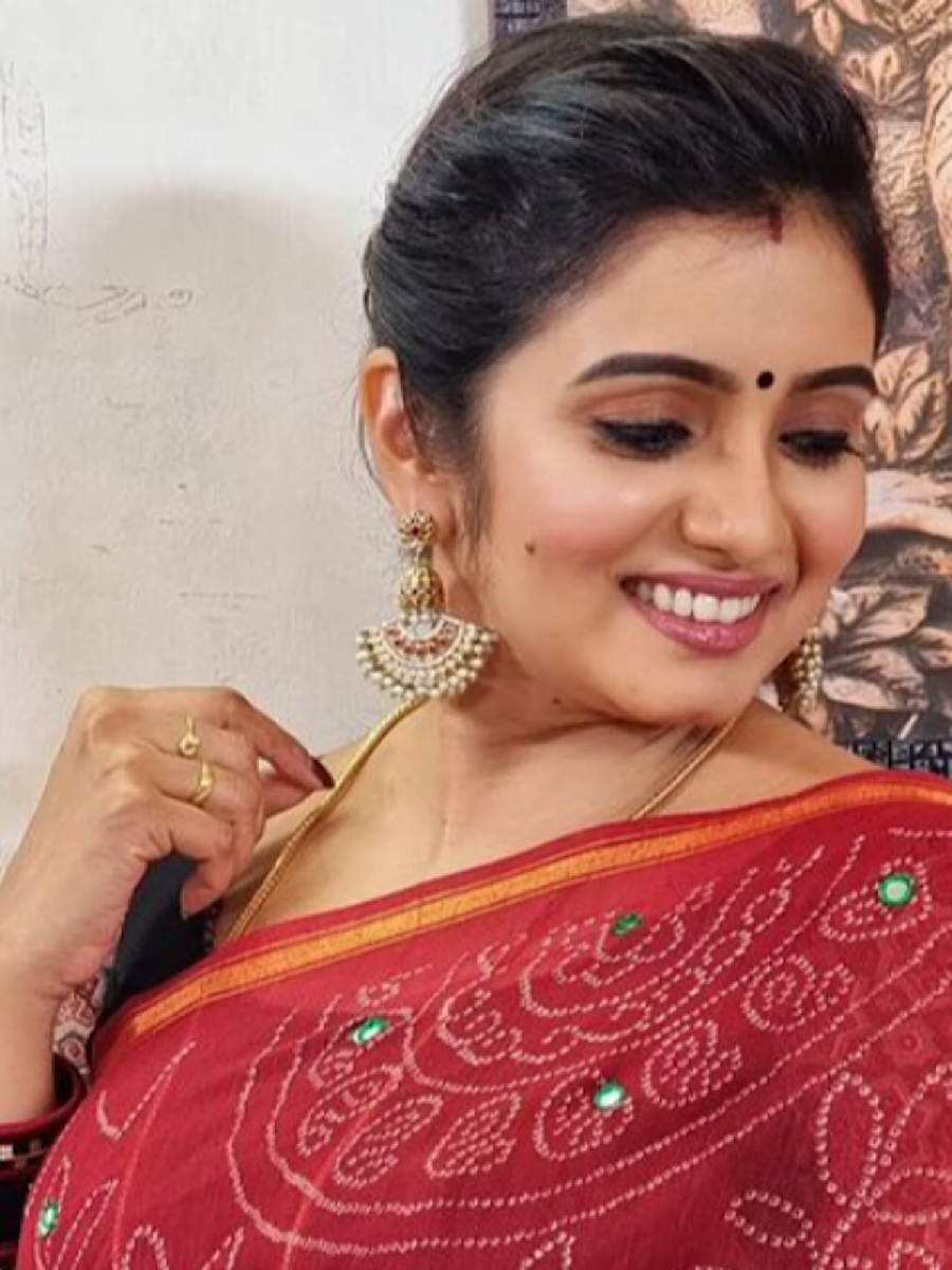 Magarasi actress Srithika Saneesh stuns in saree | Times of India