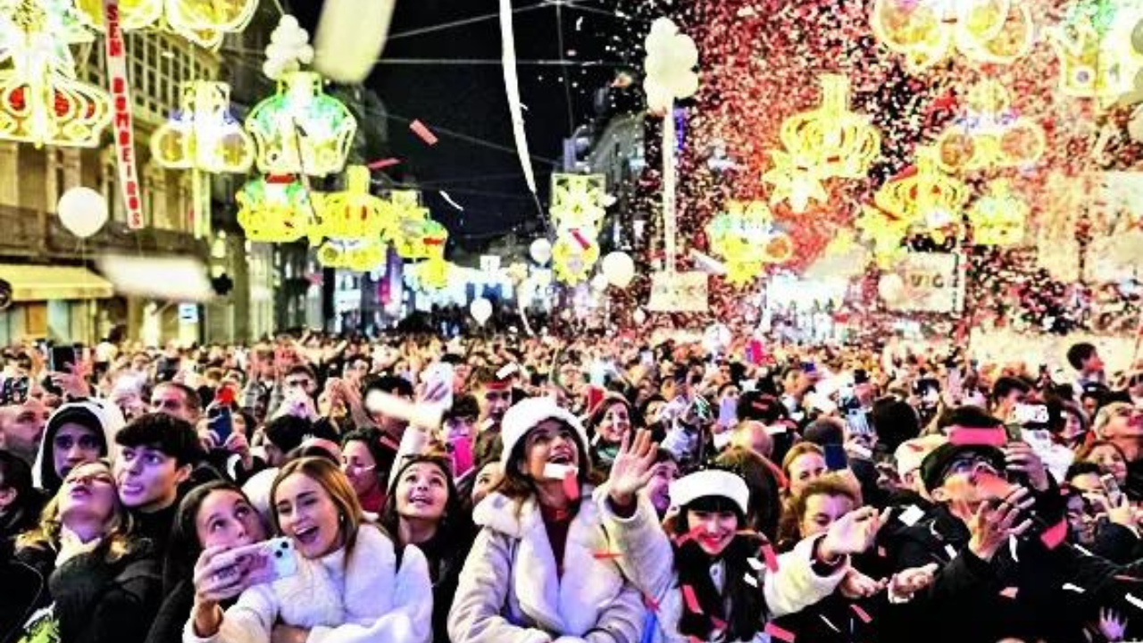 South Korean City Hosts Mass Blind-Dating To Pair Couples. Here's Why