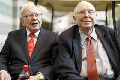 Who was Charlie Munger, the 'Oracle of Pasadena'?