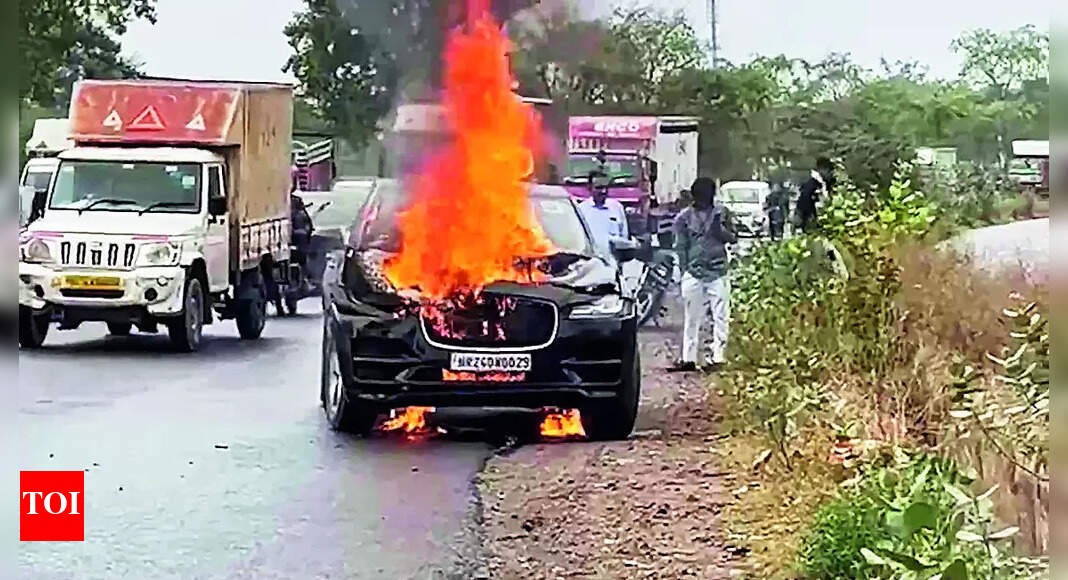 Jaguar: Jaguar Goes Up In Flames On Nh-8, Driver Escapes | Gurgaon News ...