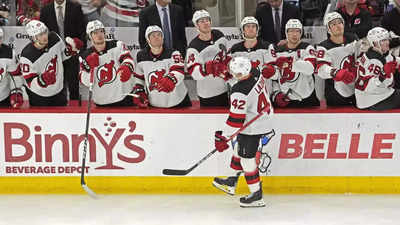 New Jersey Devils score three times in third period to stun New York Islanders