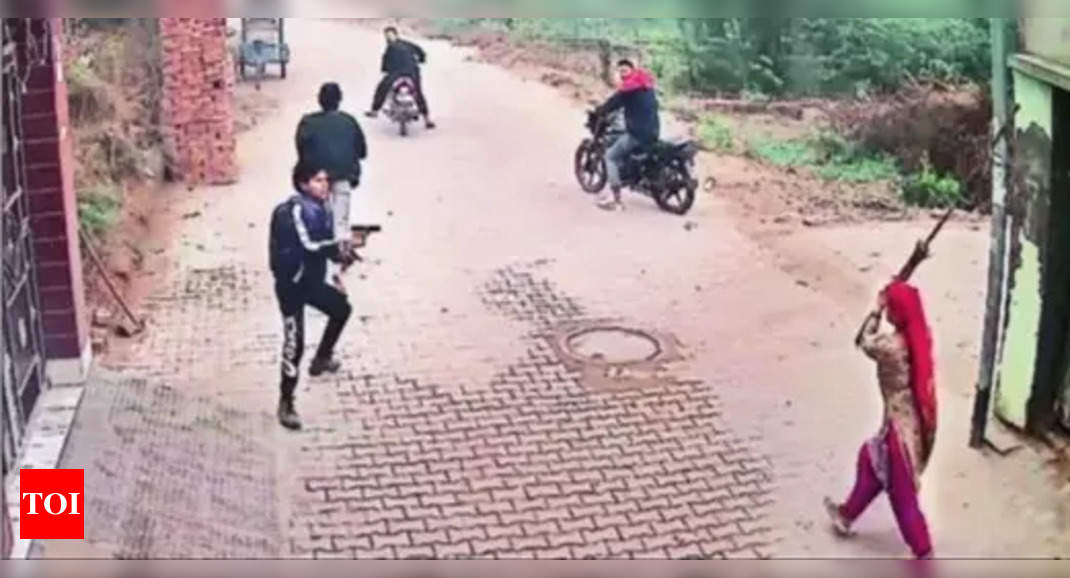 Broom: Armed with broom, woman chases away gunmen in Haryana | Gurgaon News