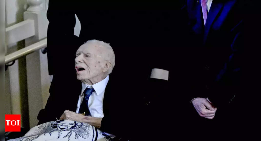 Jimmy Carter : Jimmy Carter, 99 ans, fait une rare apparition avec les présidents pour la commémoration de son épouse