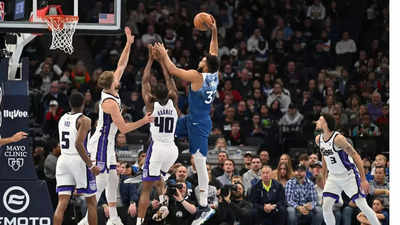 Golden State Warriors falter as Sacramento Kings secure last-minute victory and group crown
