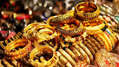 At Rs 62,000, gold at a new high