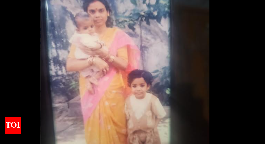 Varanasi: Two sisters in found living with mom’s corpse for 1 year ...
