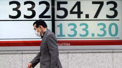 Japan's Nikkei edges lower; set for best month in 2 years
