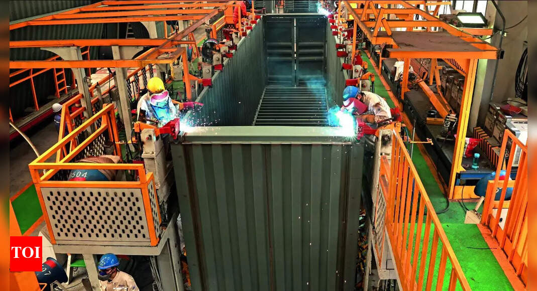 China Factory Activity: China factory activity contracts in November ...