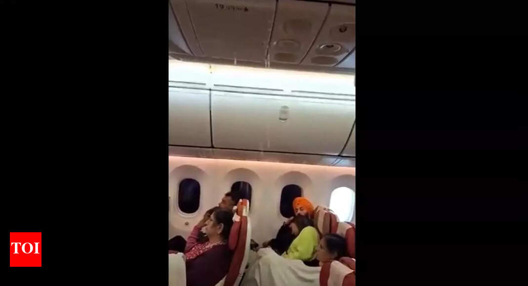 Shocking video of water leakage on Air India flight goes viral Times(04)