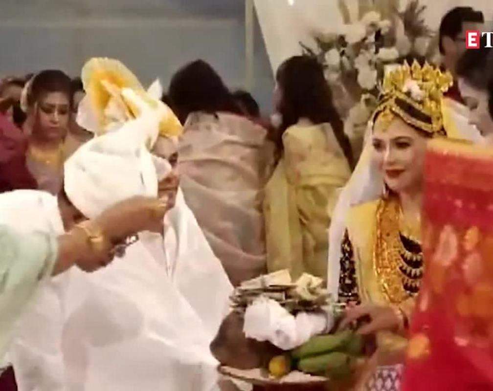 
Randeep Hooda, Lin Laishram share UNSEEN pictures from their Manipuri wedding
