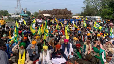 Punjab farm groups reject ‘meagre’ hike in sugarcane price, block NH at Mukerian