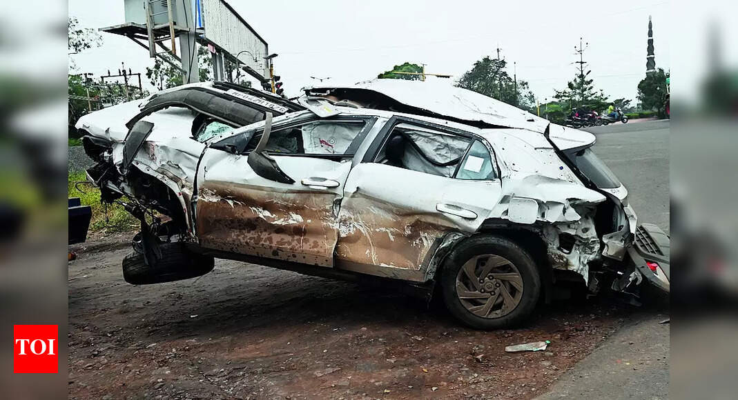 Friends Die: 2 Friends Die, 2 Critical After Car Overturns On Link Rd 1 ...