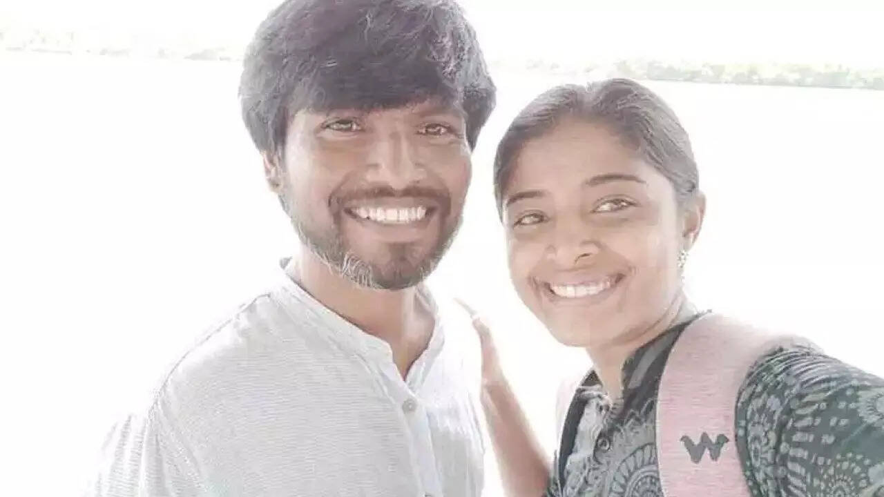 Sheela Rajkumar announces separation from her husband Thambi Chozhan |  Tamil Movie News - Times of India