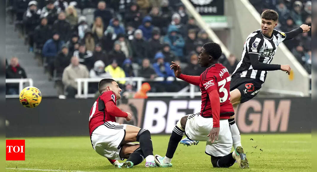 Premier League: Newcastle stun Manchester United, Arsenal extend lead at the top | Football News – Times of India