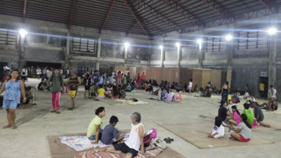 Residents begin to return home after Philippine quake kills one