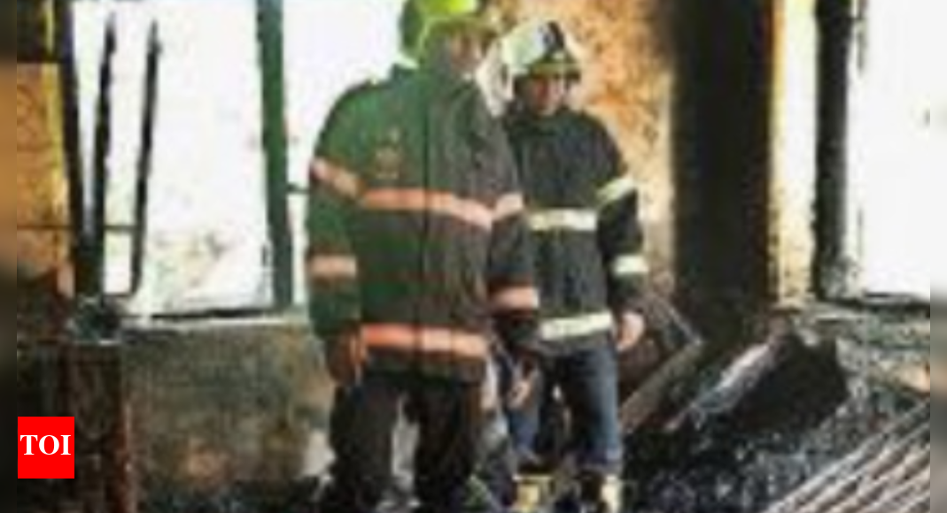 Man refuses to leave behind bedridden mom, both die in fire | Mumbai ...
