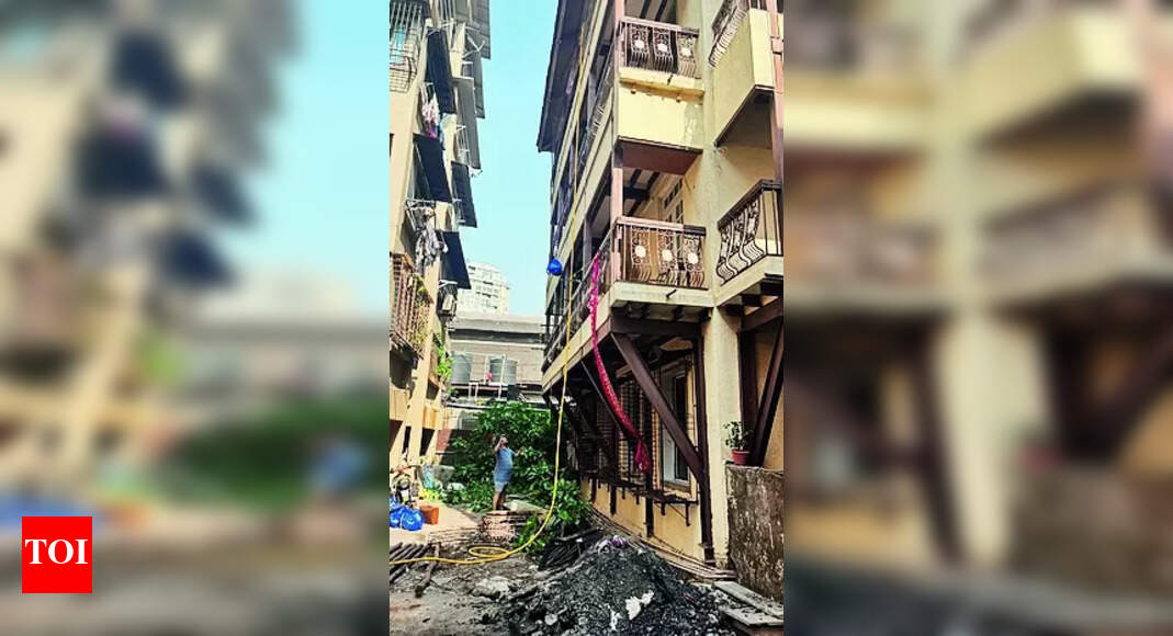 Fire: Man refuses to leave behind bedridden mom, both die in fire ...