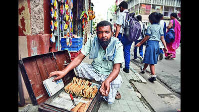 15 ‘trunkwallahs’ keep roadside cake-pastry tradition alive in Kol