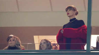 Taylor Swift on hand at Lambeau Field to watch Travis Kelce