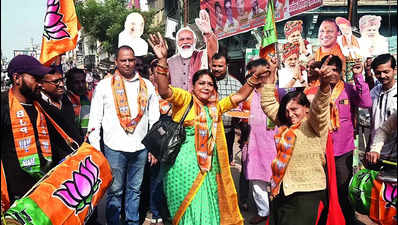 Kashi Leads Celebrations As Supporters Dance To Drumbeats & Burst Crackers