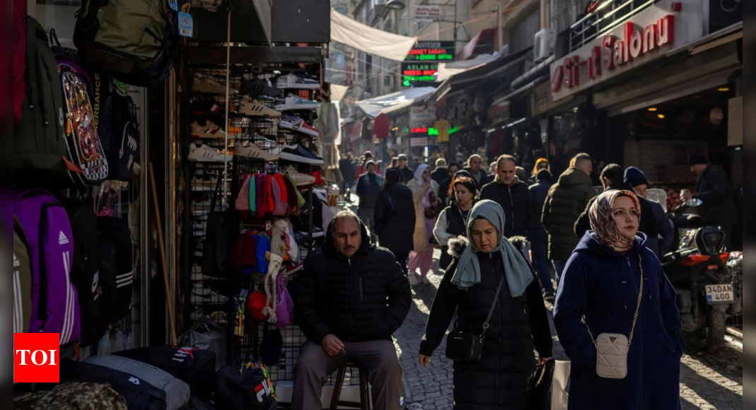 Turkey’s inflation ticks up to 62%