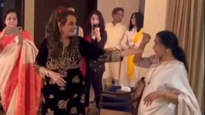 Mumtaz and Asha Bhosle dancing on 'Koi Sehri Babu' is the best thing on internet today - WATCH video