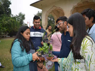 Jaipurites swap plants to promote greener lifestyle