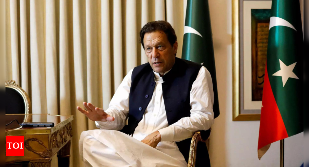 Un tribunal pakistanais convoque Imran Khan et son épouse le 6 décembre dans l’affaire Al-Qadir