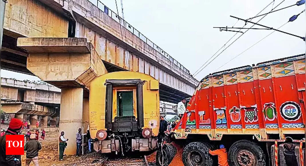 Train Derails: Train Engine Derails After Hitting Truck | Kolkata News ...