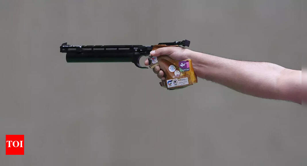 Shooter loses thumb in freak accident at range – Times of India