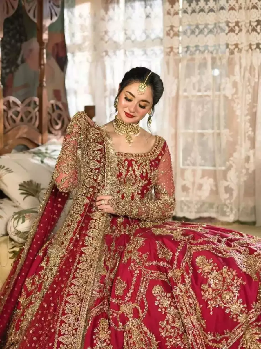 Pak Actress Hania Aamir's Elegant Suits For Weddings | Times Now