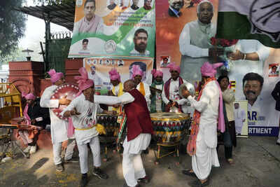 Congress workers burst firecrackers, distribute sweets in Delhi as counting gets underway