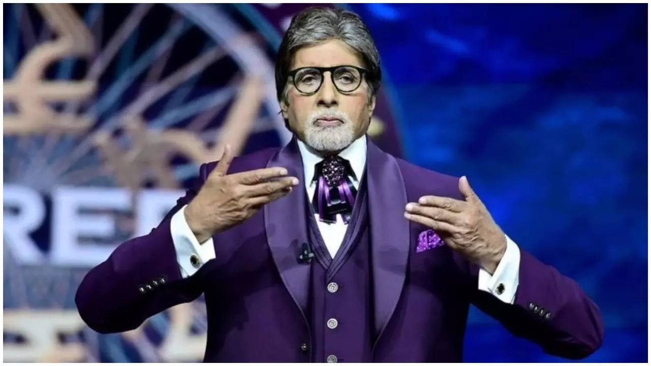 Amitabh Bachchan's Hilarious Battle with a Cockroach on 'KBC 16'