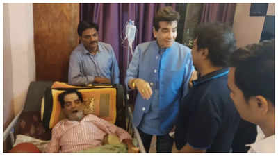 Jeetendra and Sachin Pilgaonkar visit their ailing friend Junior Mehmood - See photo