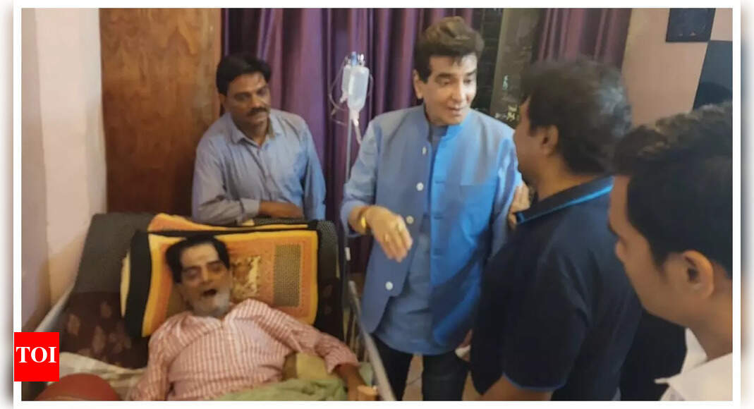 Jeetendra and Sachin Pilgaonkar visit their ailing friend Junior Mehmood – See photo | Hindi Movie News – Times of India