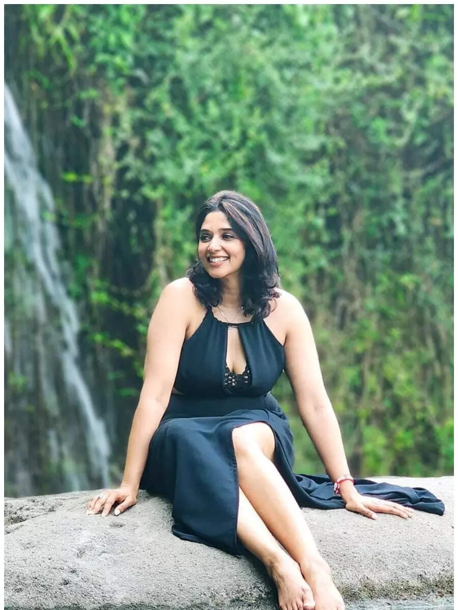 Nyla Usha's mesmeric portrait gallery - Vimarsana News