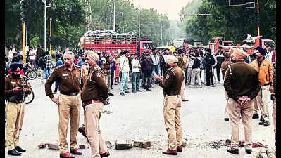 Youth stabbed to death in Sector 25, kin protest