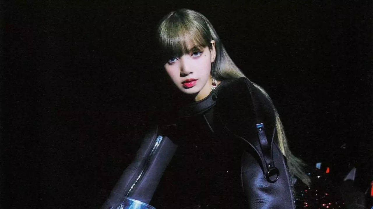 BLACKPINK's Lisa divides Chinese fans amid contract renewal buzz