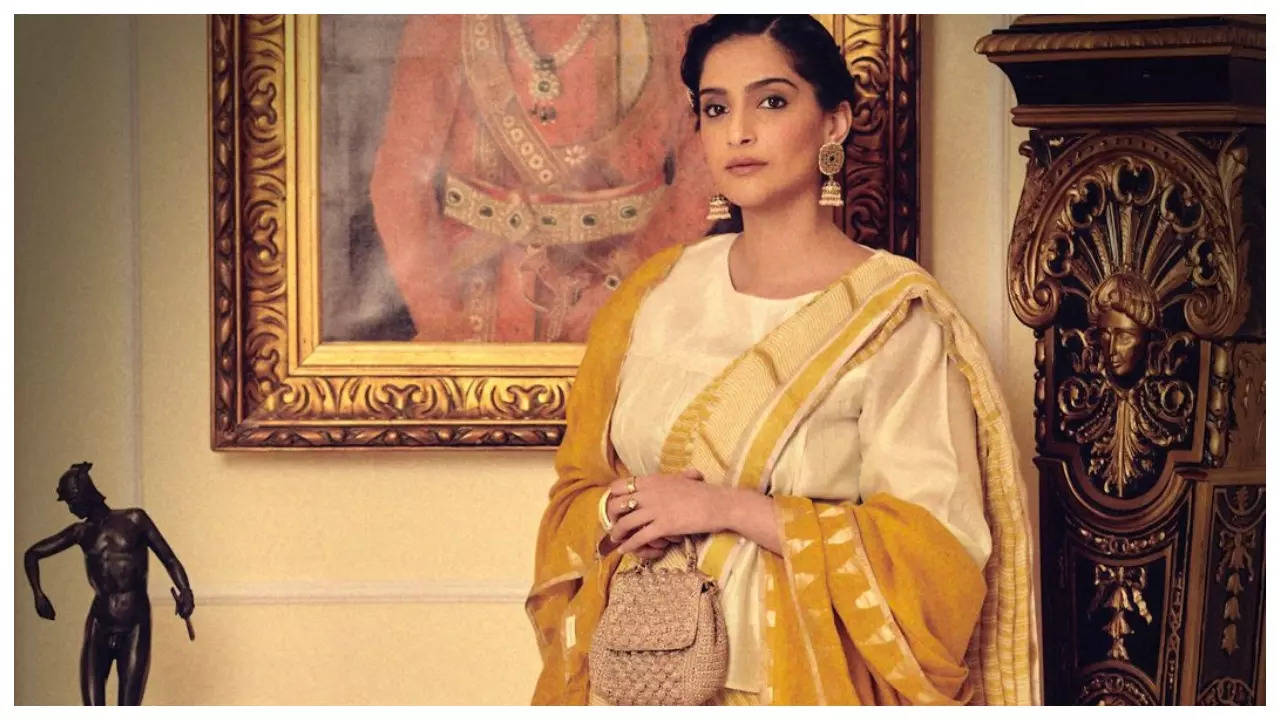 Indian Bollywood Sari Designer Gold Saree Fancy Modern Style brand new UK  seller