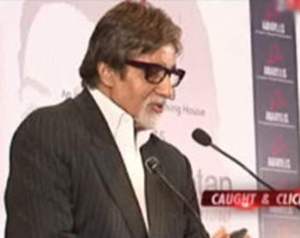
Amitabh Bachchan apologizes to Deepti Naval
