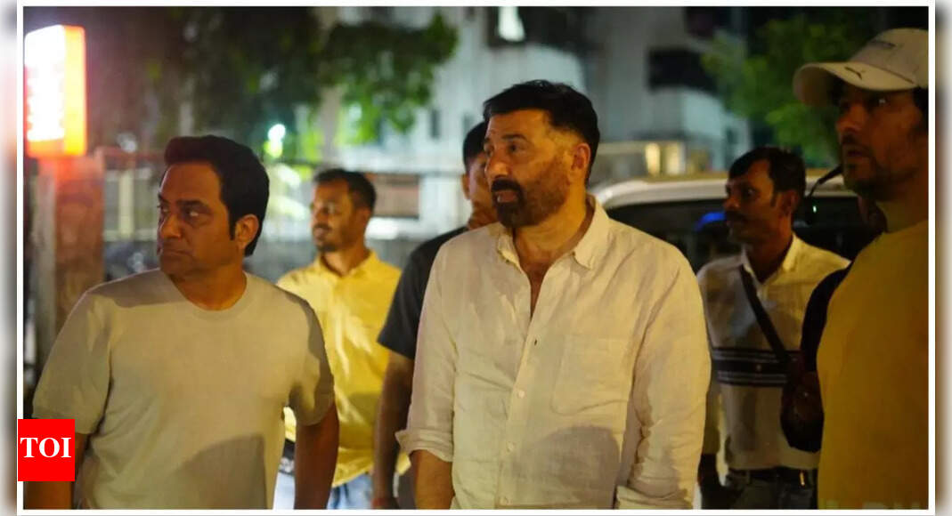 Here’s the truth behind Sunny Deol’s viral video, roaming drunk on the streets | Hindi Movie News – Times of India