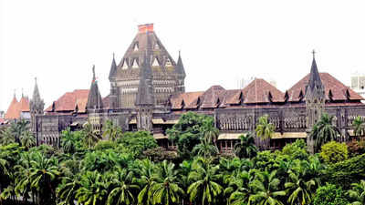 Woman who bit lady cop's thumb at Bombay HC gate arrested