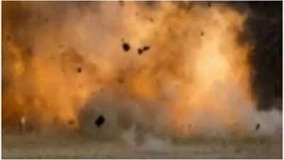 Explosions heard near US embassy in Baghdad - videos