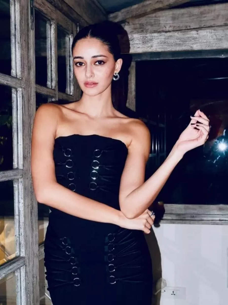 Ananya Panday's black bodycon dress is bookmark-worthy | Times of India