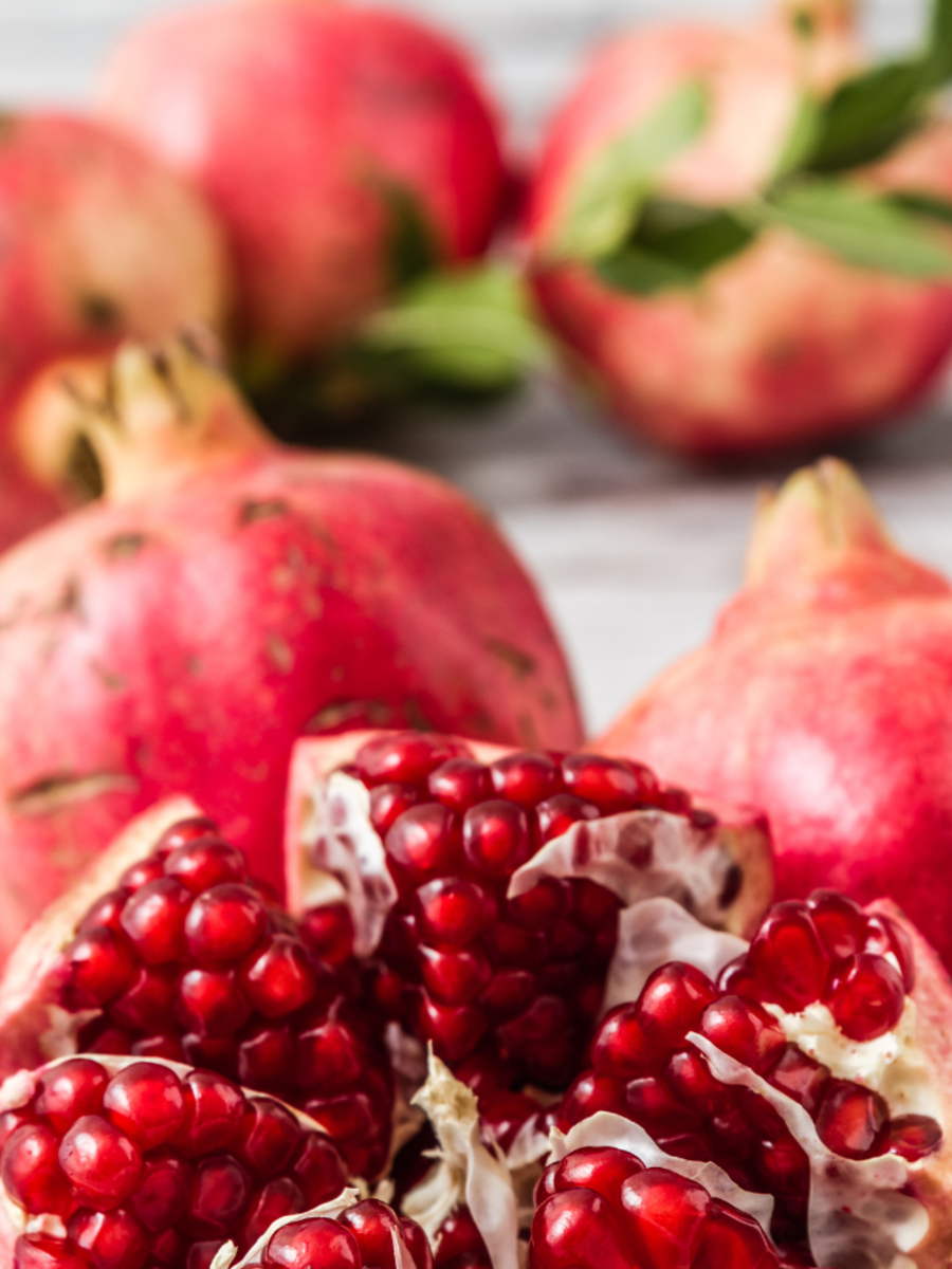 ​Pomegranates benefits: 10 reasons to eat this fruit from heaven - Vimarsana News
