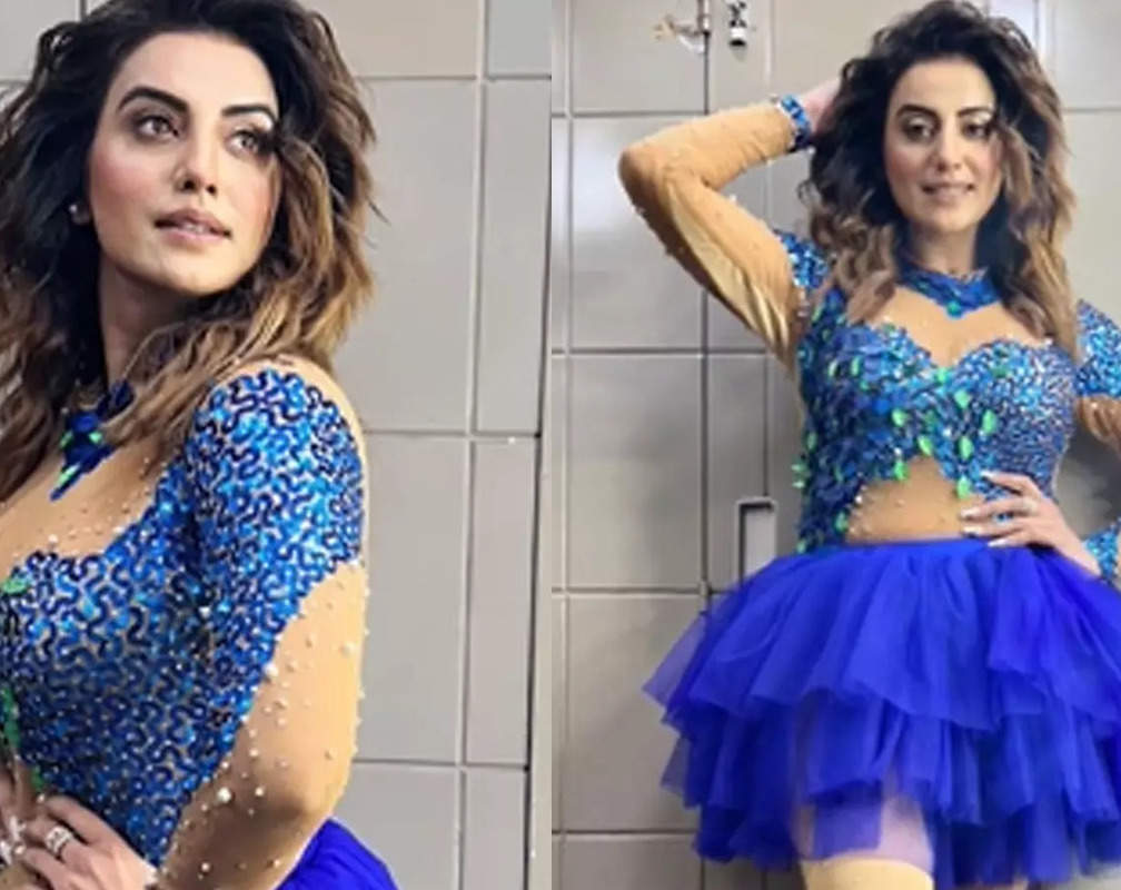 
Akshara Singh dazzles in a shimmery outfit- 'When I look back on my life I see pain, mistakes
