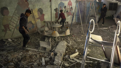 Israel pounds Gaza targets after US vetos rare UN ceasefire bid