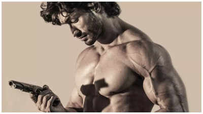 Vidyut leaves little to imagine as he posts pic in b'day suit, announces 'Crakk' release date