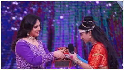 Meenakshi Sheshadri gifts Adrija Sinha her beloved 'ghungroos'