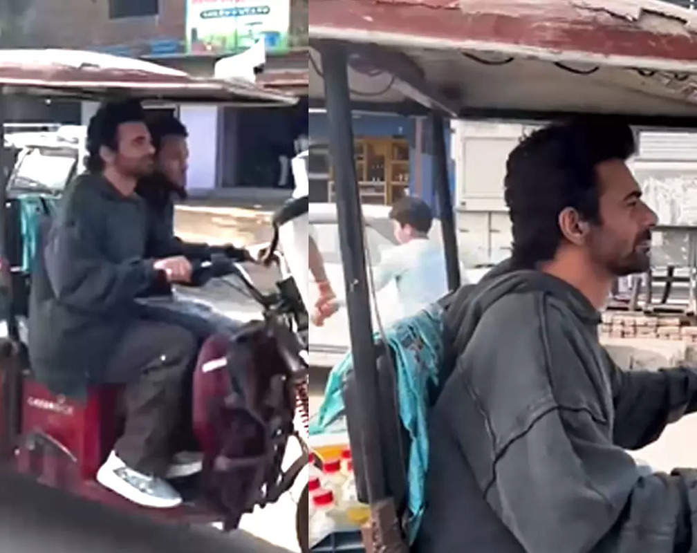 
Comedian Sunil Grover drives an e-rickshaw; video goes viral!
